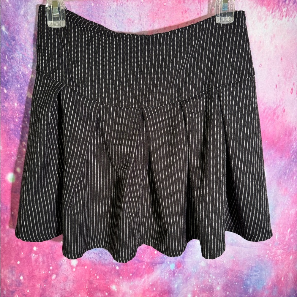 Hot Topic Black and White Pinstripe Skater Skirt - Picture 2 of 3